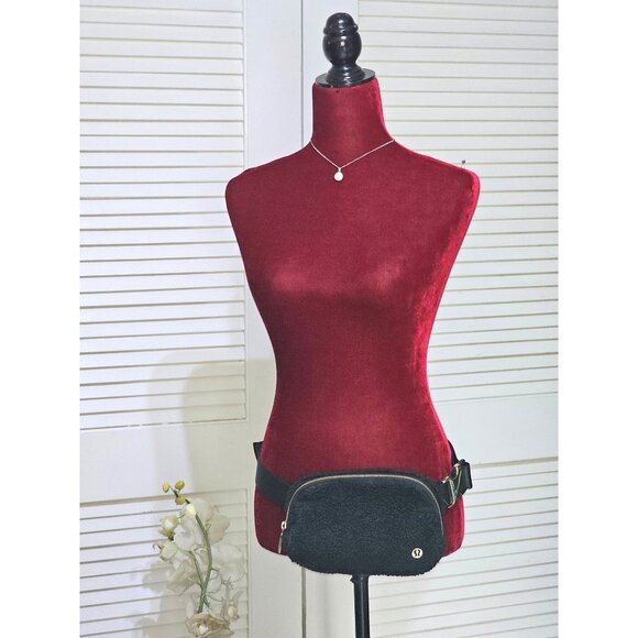 Lululemon Women's Black Sherpa Fleece Belt Bag Crossbody Waist Pack 3040 - Picture 4 of 15